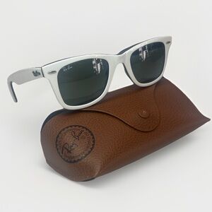 Authentic Ray-Ban Wayfarer Classic White Sunglasses with Brown Leather Case